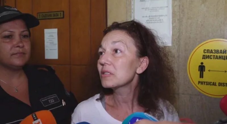 Майката, обвинена, че е изхвърлила детето си от колата: Не съм го докосвала