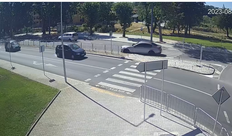 Дрифт предизвика смут на оживено кръгово кръстовище в Ямбол (ВИДЕО)