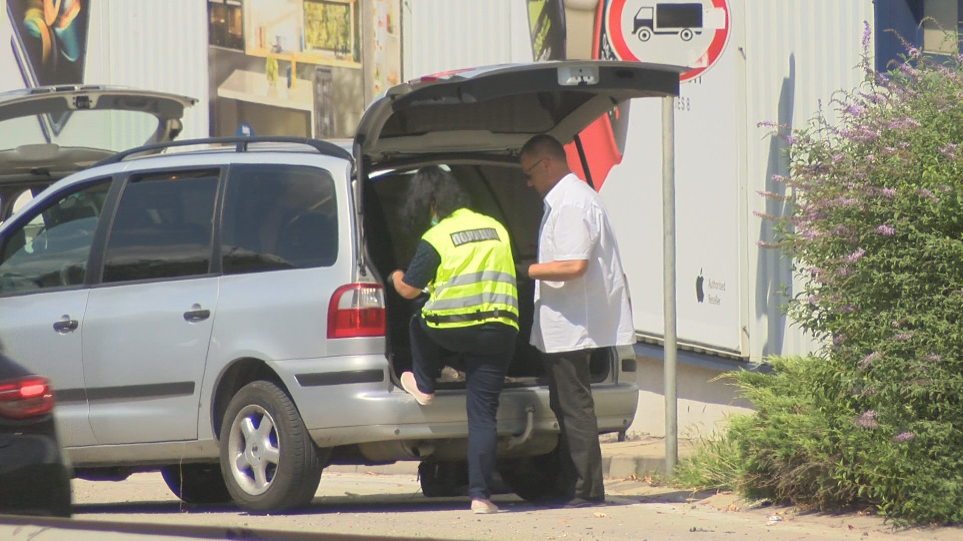 Заловиха два автомобила със 17 мигранти във Велико Търново