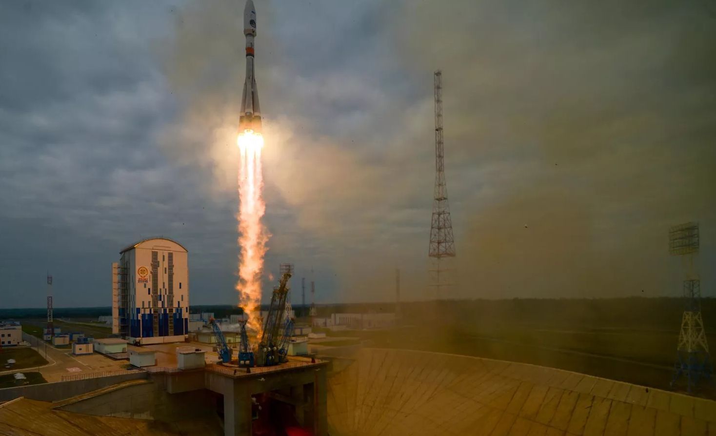 Русия изстреля апарат за търсене на вода на Луната (обзор+инфографика)