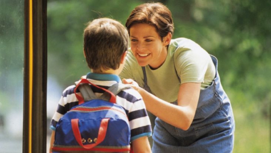 Започна изплащането по 300 лв. на родители, но за някои пари няма