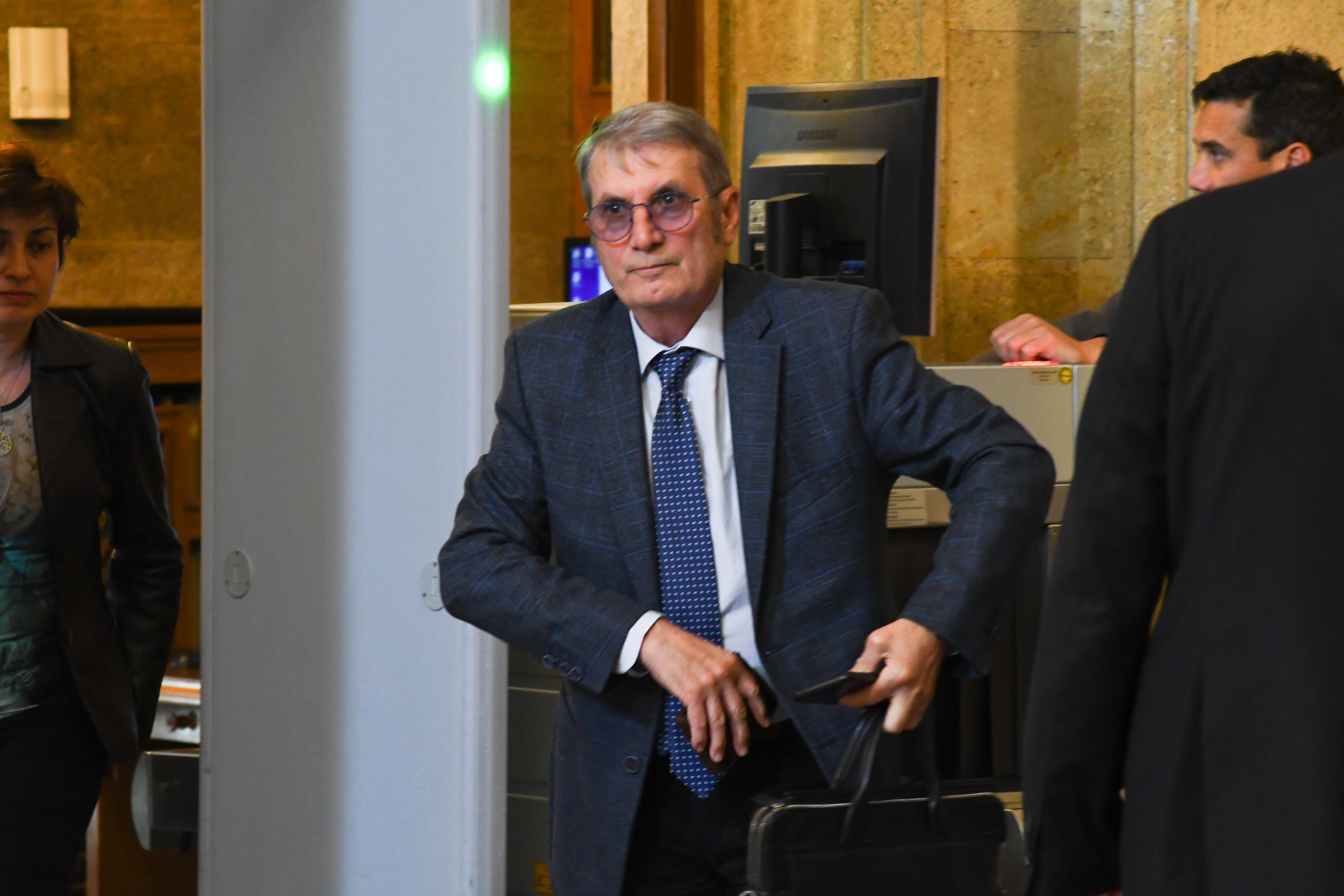 Хинков: Предвижда се през септември да бъде въведена електронна рецепта и за антибиотиците