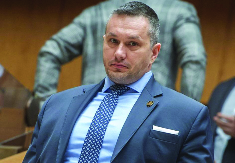 Разузнавателен шеф обвинен за организирана престъпност