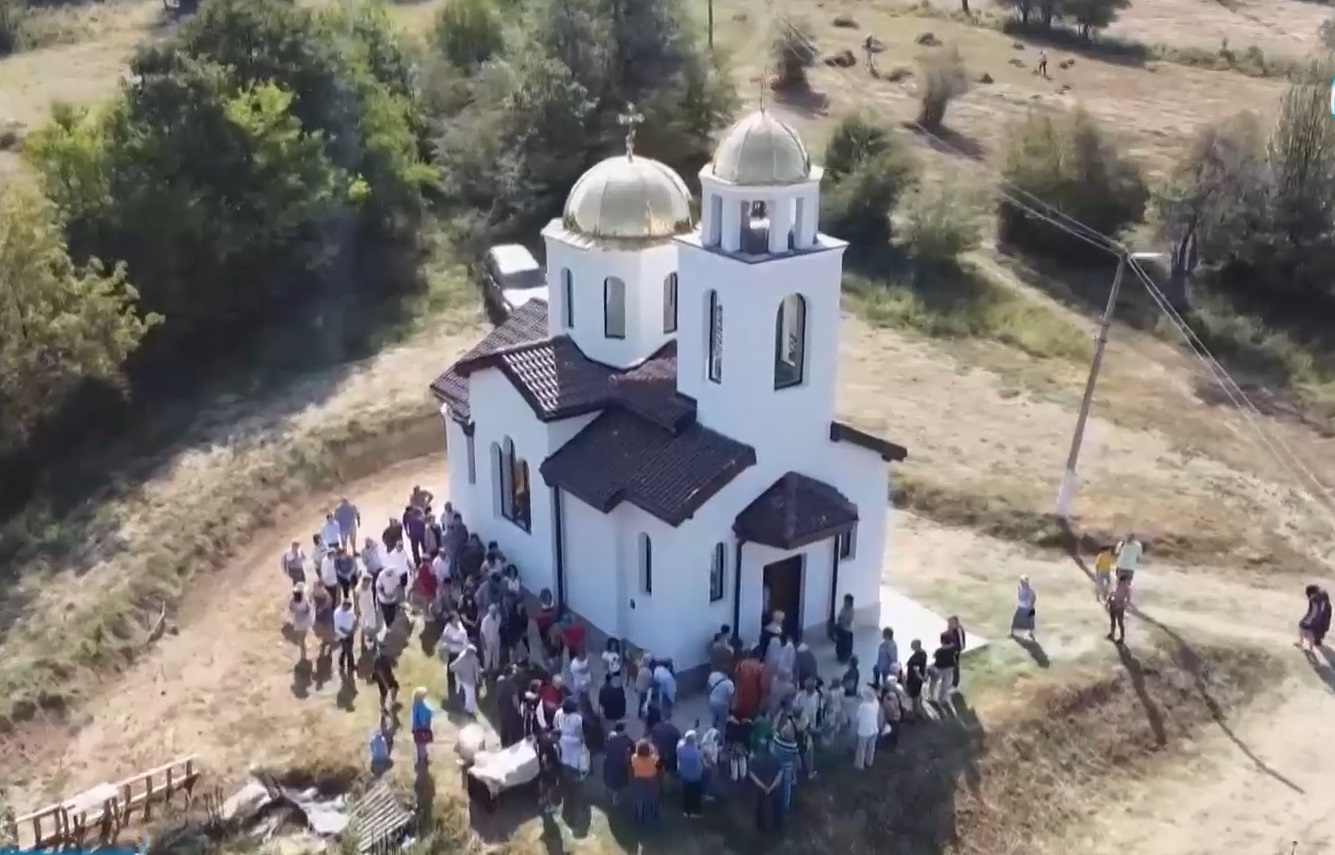 Жителите на габровско село построиха църква с пари от дарения
