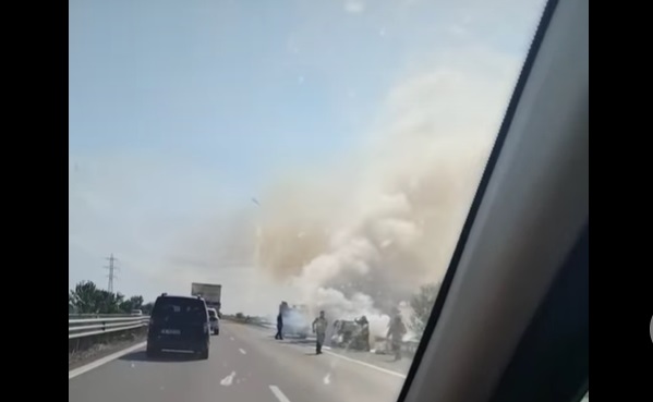 Кола се самозапали на магистрала "Тракия" край Пловдив