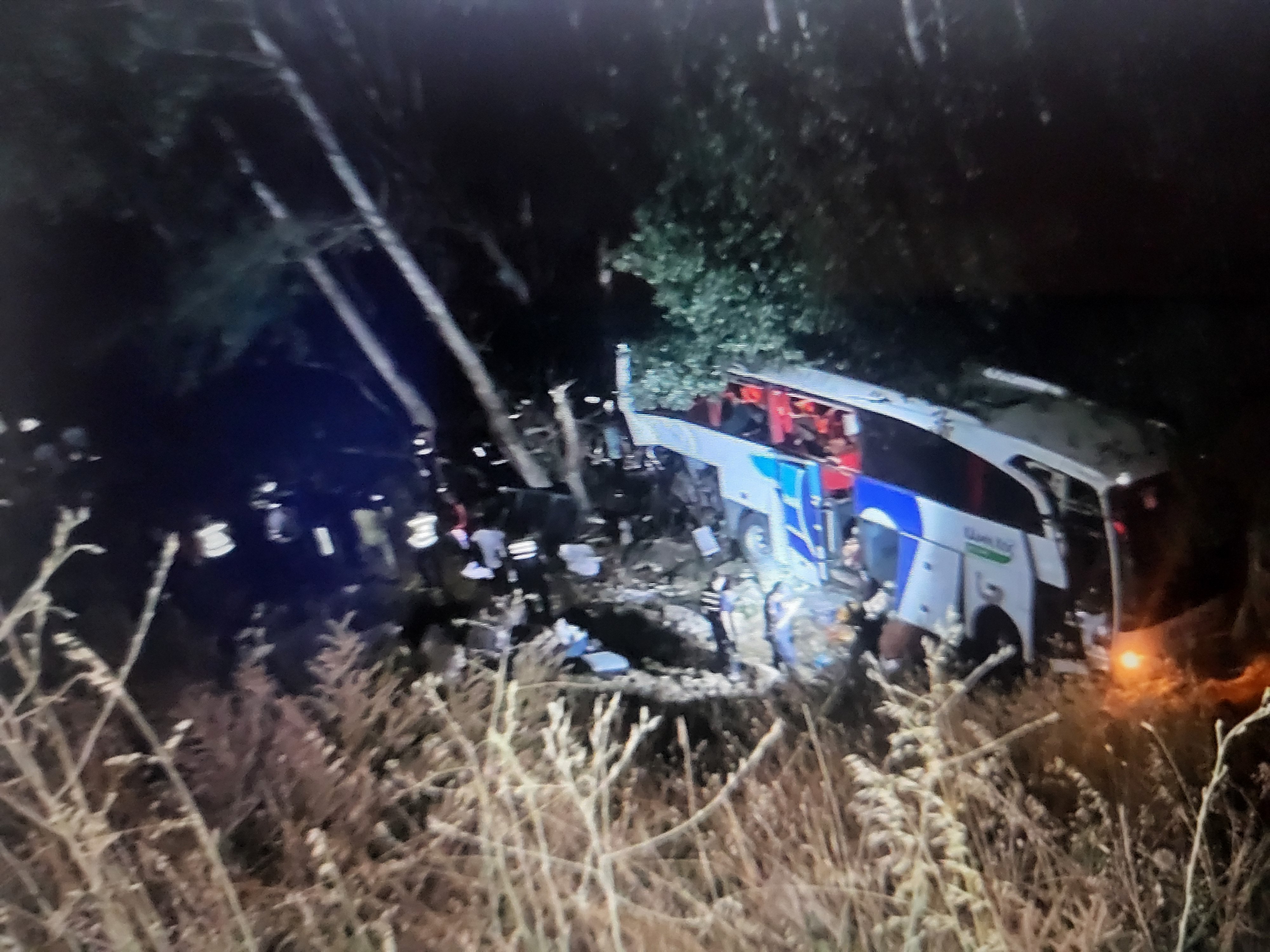 12 загинали и 19 са ранени при катастрофа на автобус в Централна Турция (ВИДЕО)