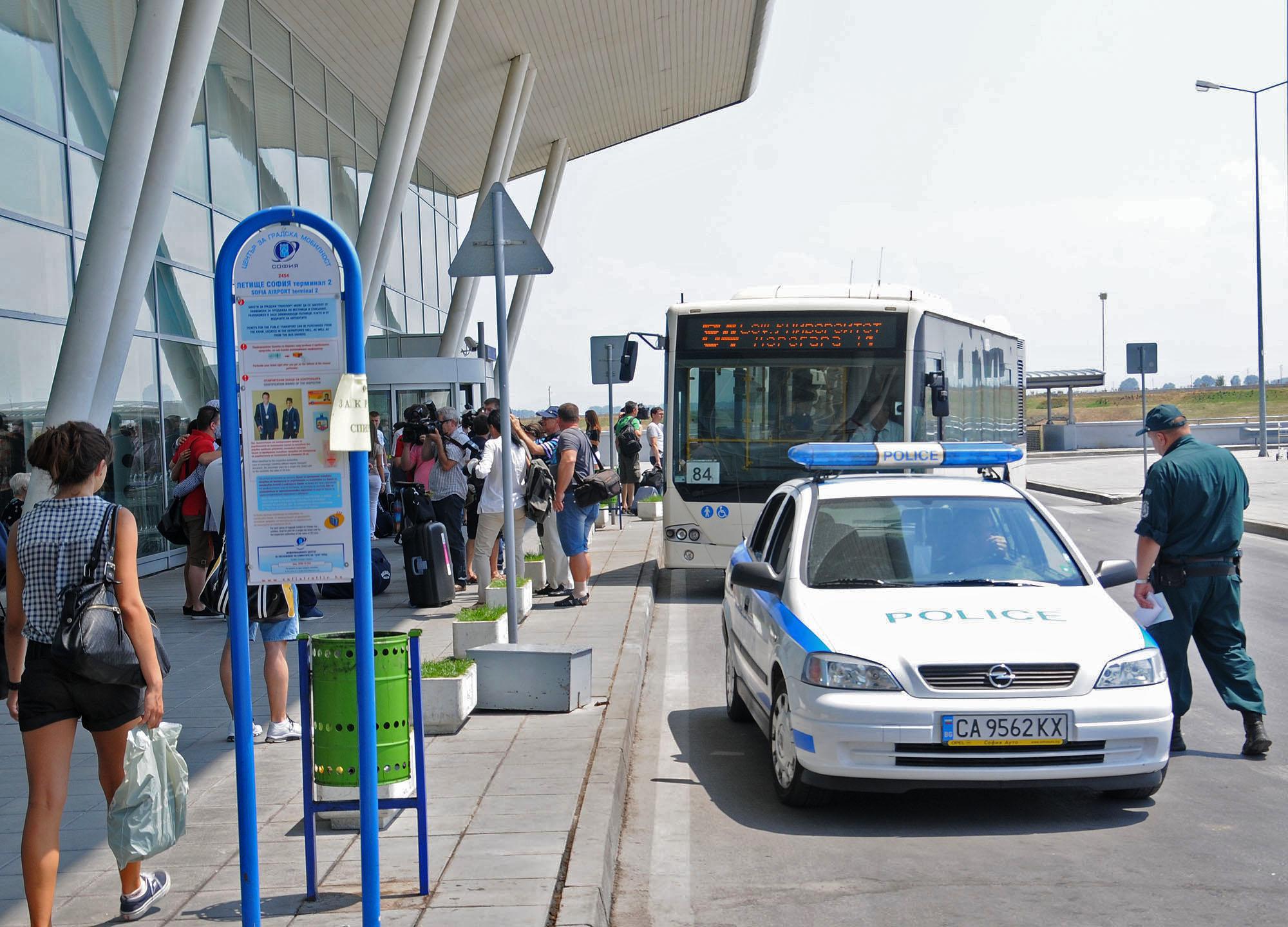 Преди пристигането на Божков в България: Полиция бди на "Летище София"