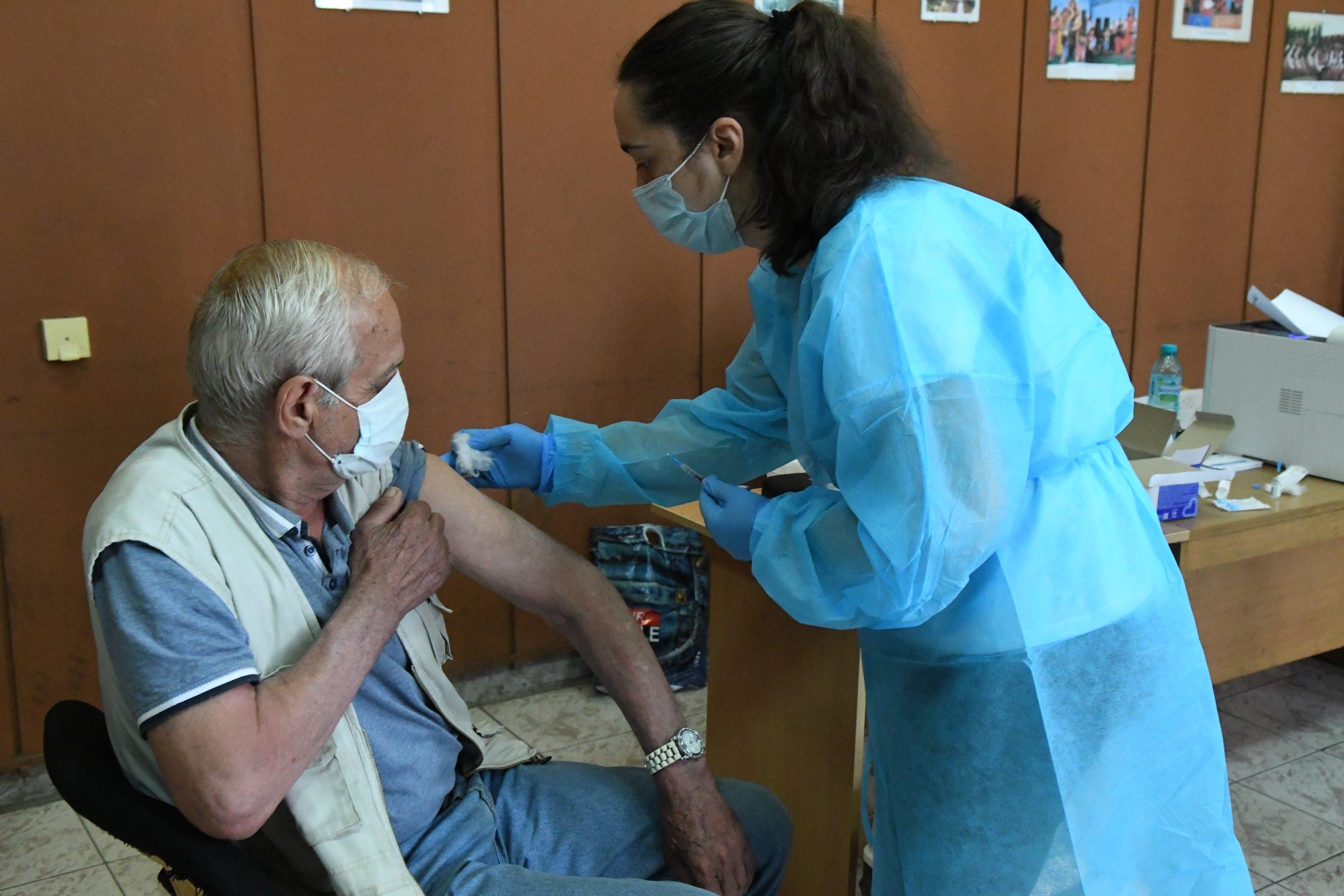 Над 370 000 противогрипни ваксини са осигурени от МЗ за хората над 65 г.