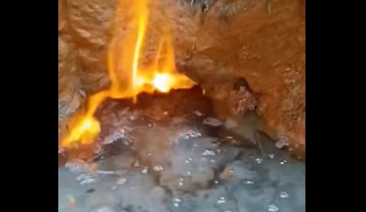 Извор с горяща вода стана хит в социалните мрежи (ВИДЕО)