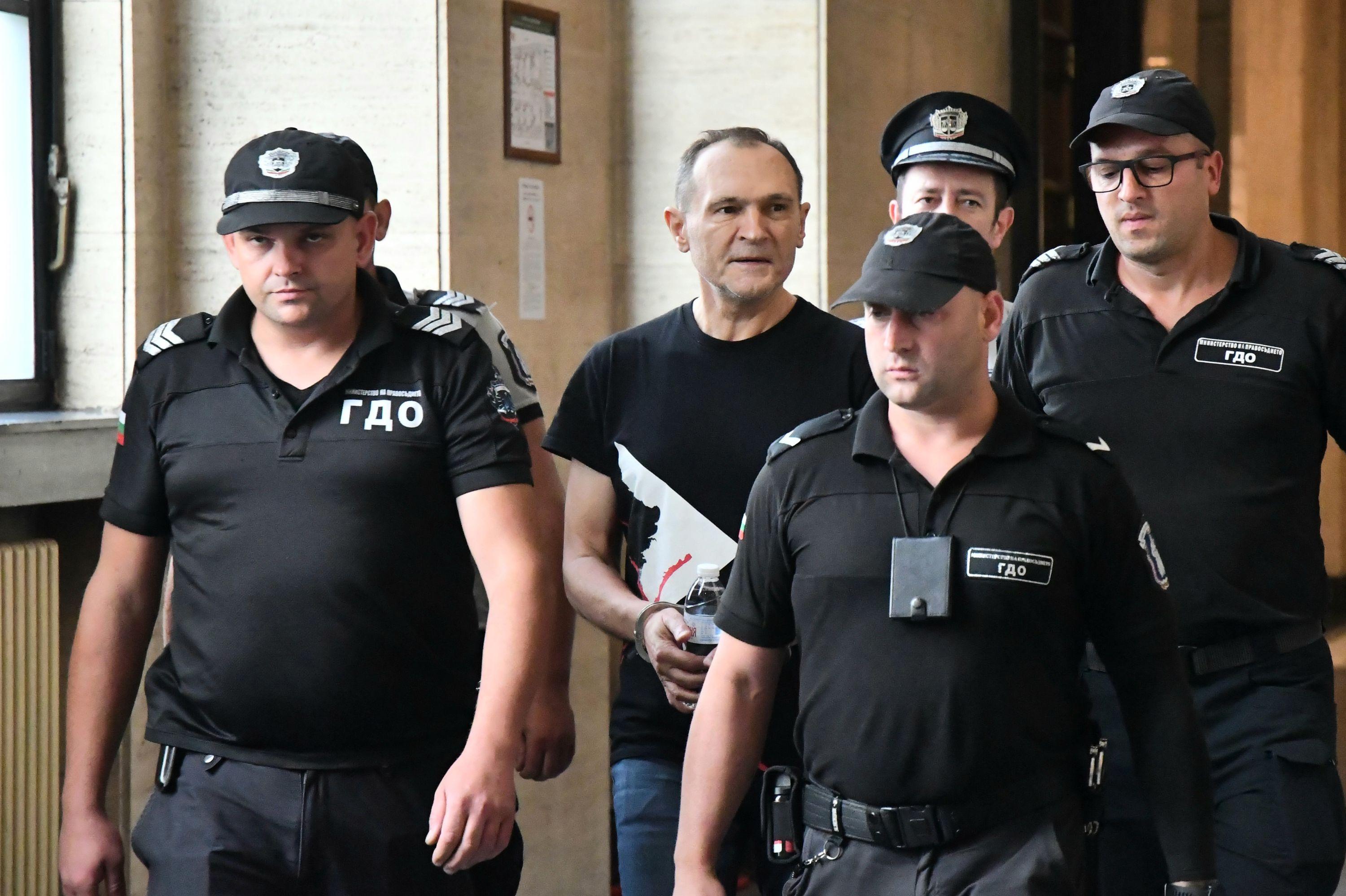 Адвокатите на Васил Божков ще обжалват постоянния му арест