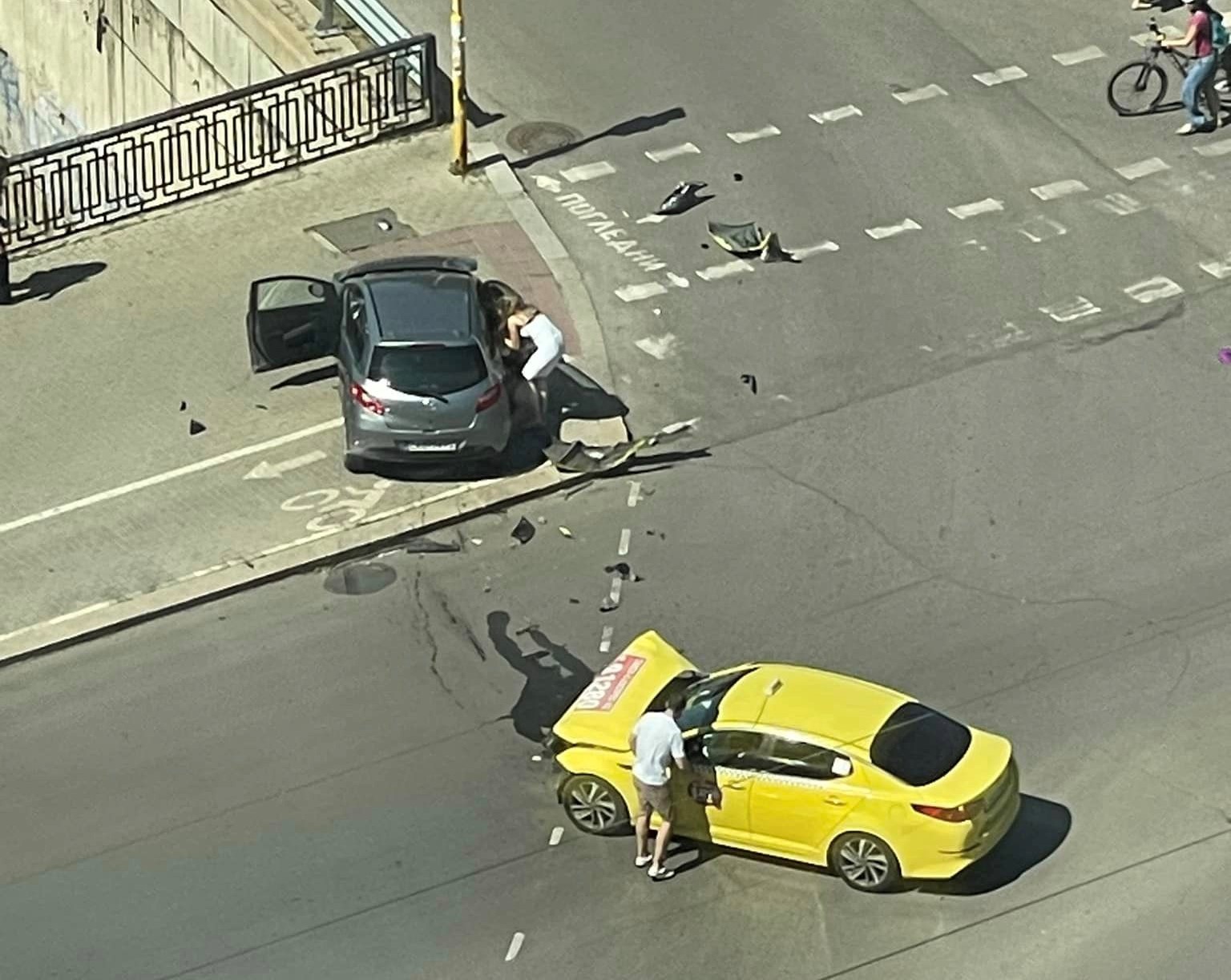 Челен удар между две коли на централно столично кръстовище