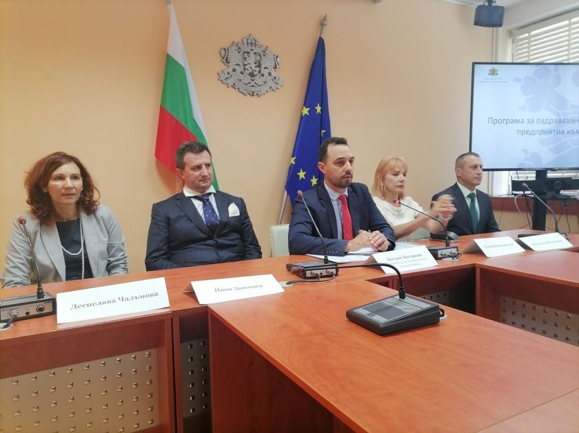 Председателят на комисията по отбрана Христо Гаджев с бърз въпрос: Ще махне ли новият шеф на БКК комисионерите за Украйна?