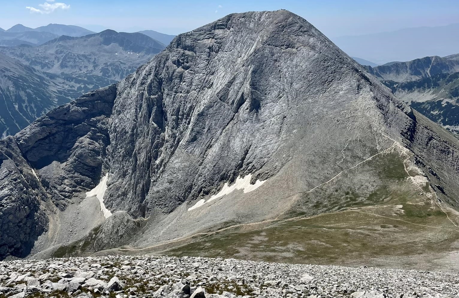 Планински спасители помогнаха на 17-годишно момиче на връх Вихрен