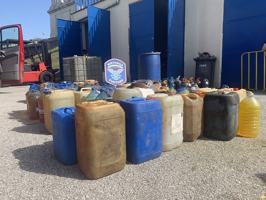 Митничари задържаха 1200 л гориво без документи в Русе