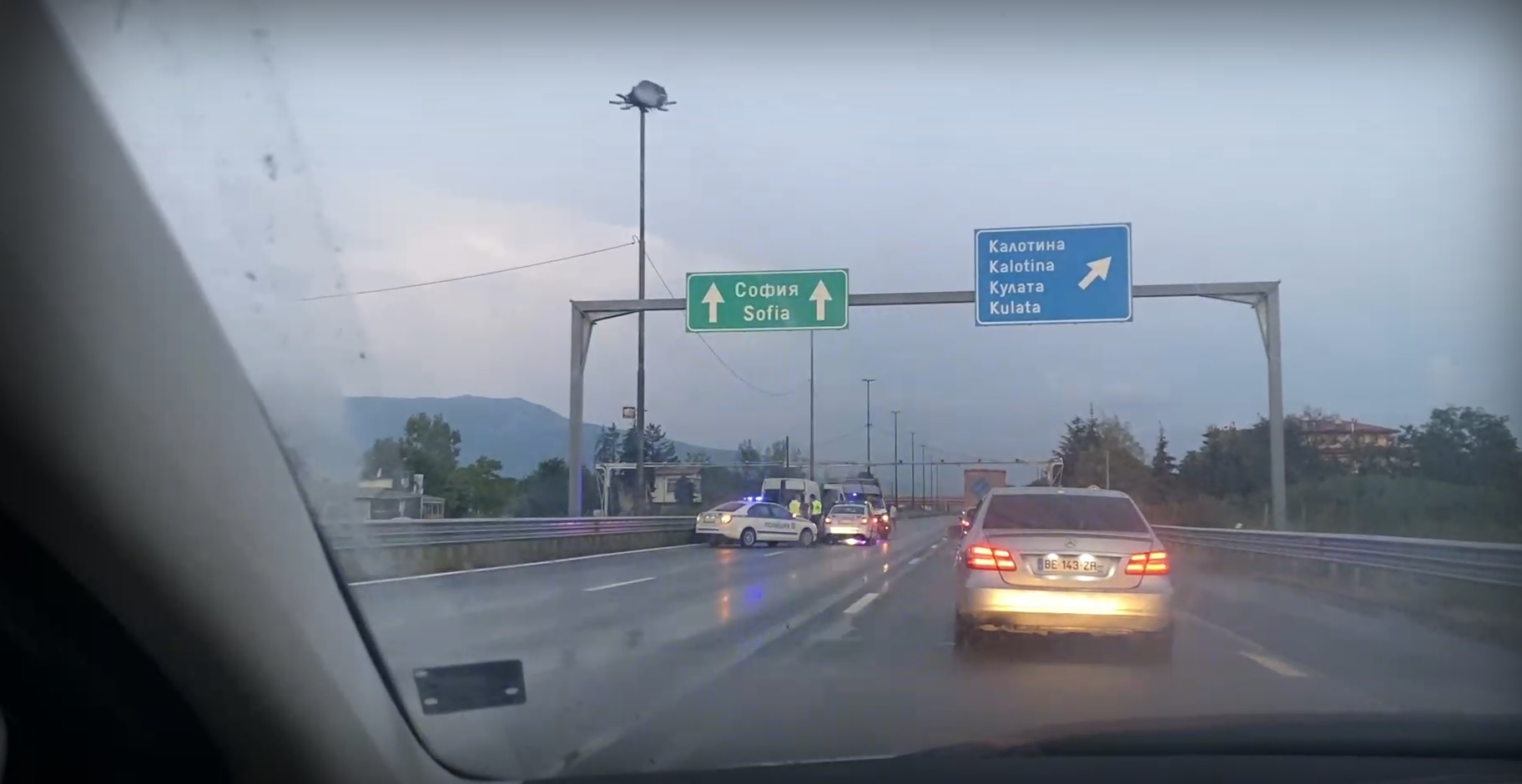 Хванаха група мигранти на входа на София