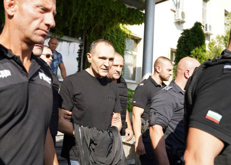 Продължават разпитите на Васил Божков