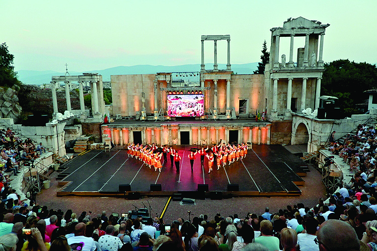 Музика, театър и изложби на Есенния салон на изкуствата