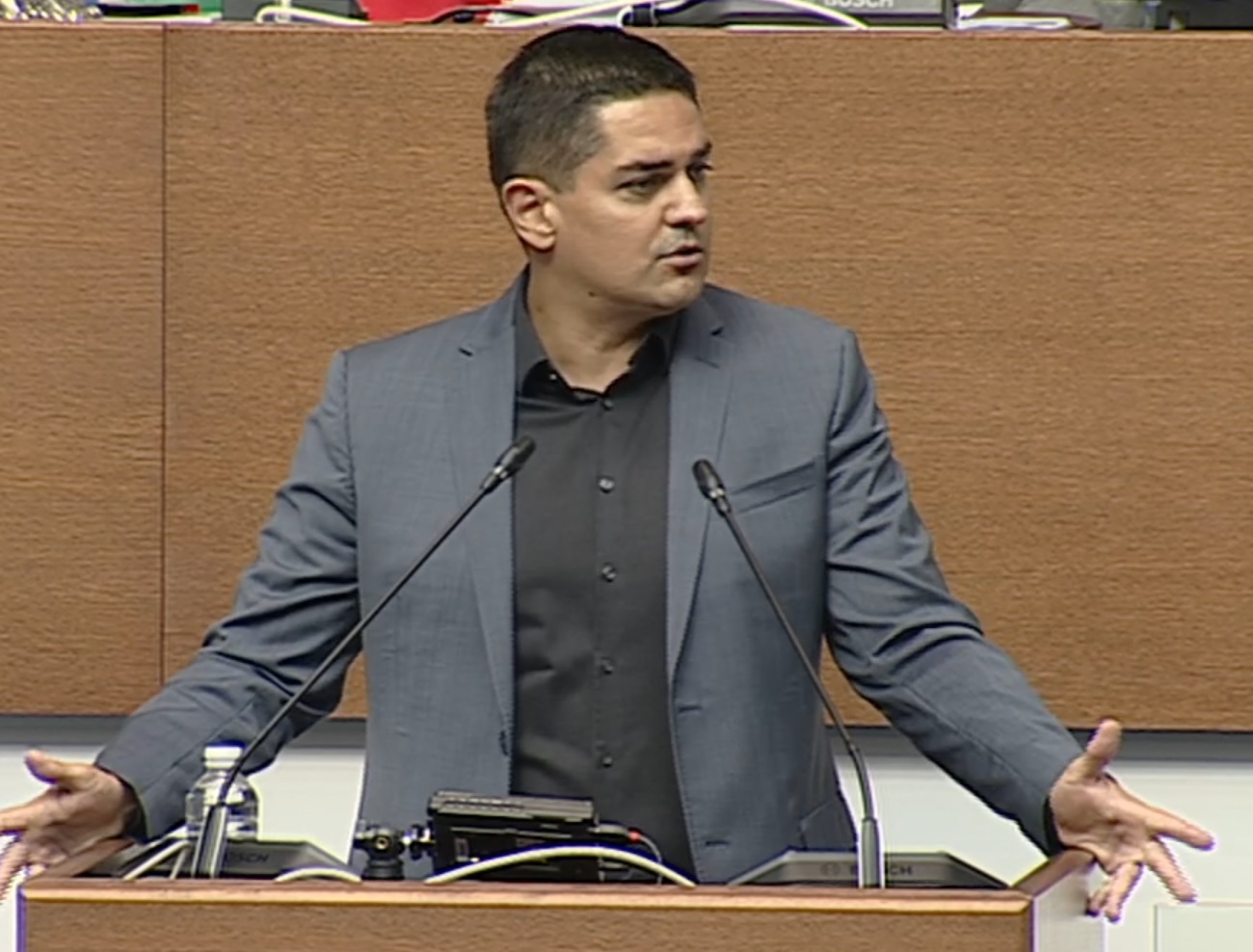 Радостин Василев: Премиерът да подаде оставка още днес