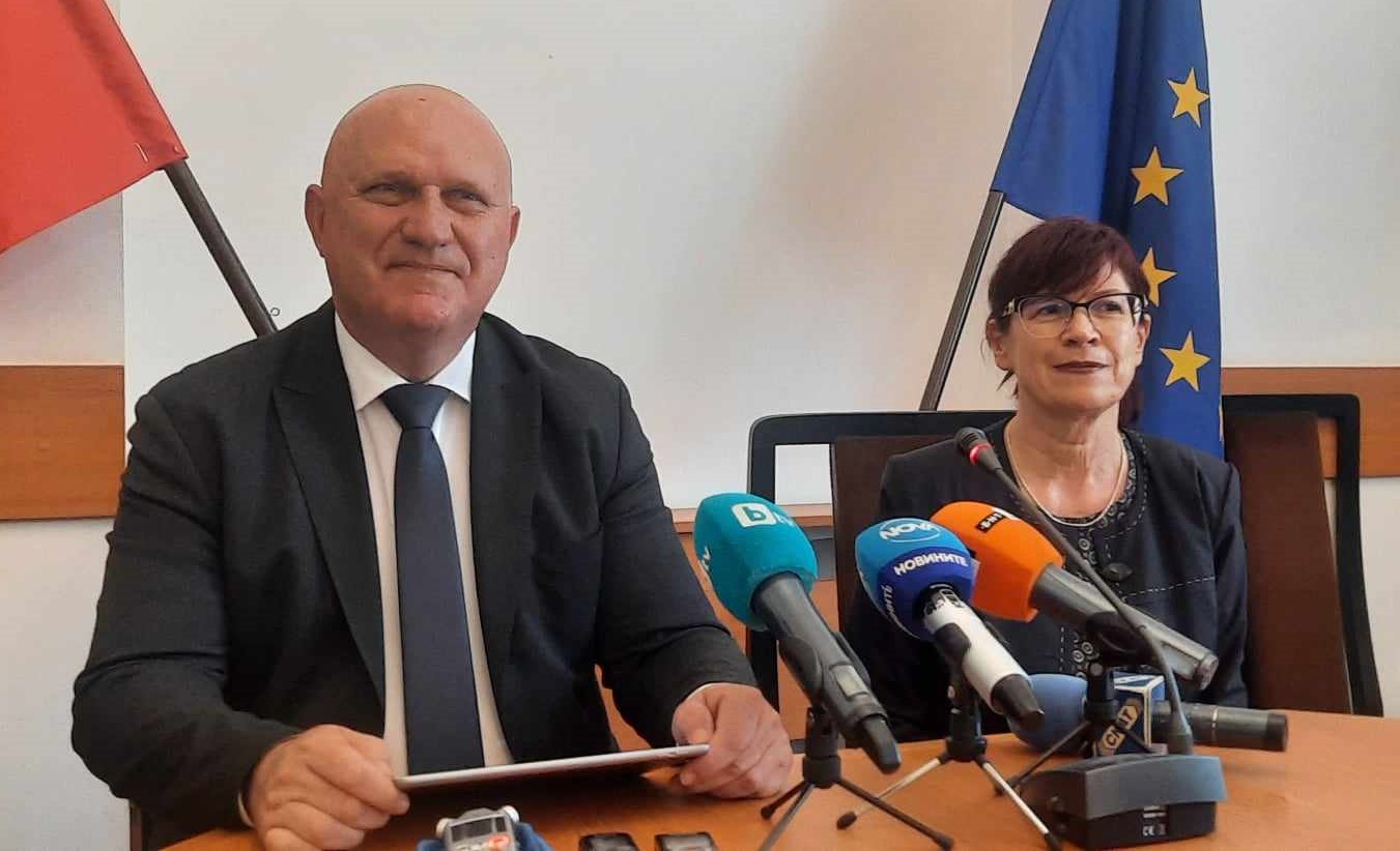 Качват всички учебници до 7 клас в „дигиталната раница“