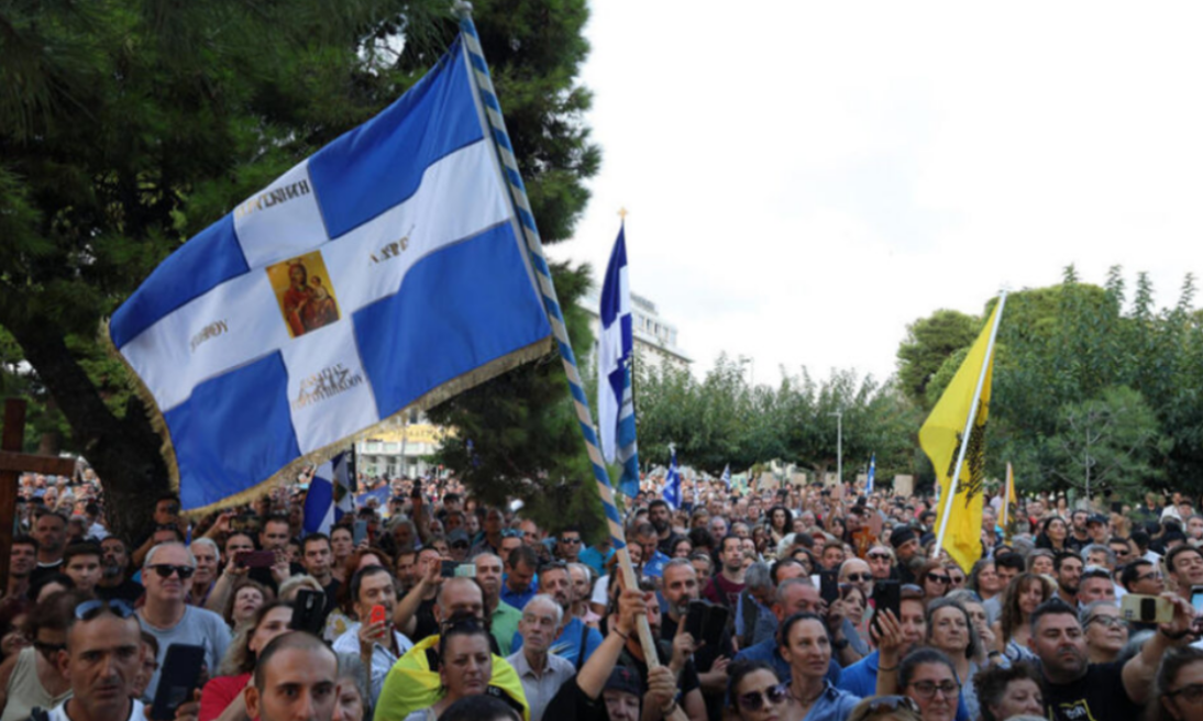 Масови протести в Солун срещу издаването на нови лични карти