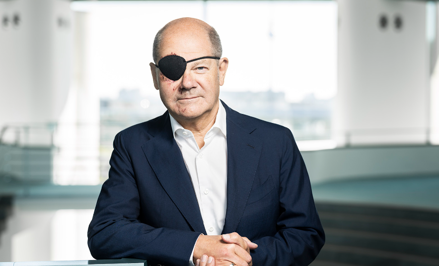 Олаф Шолц пострадал докато спортувал, появи се с превръзка на окото