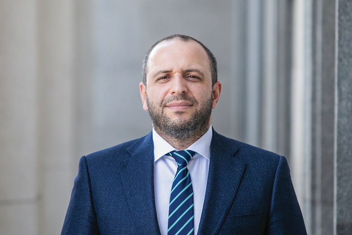 Кримски татарин поема отбраната на Украйна