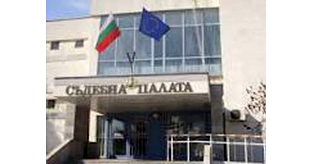Зарязан съпруг чупи чаши в лицето на съперник