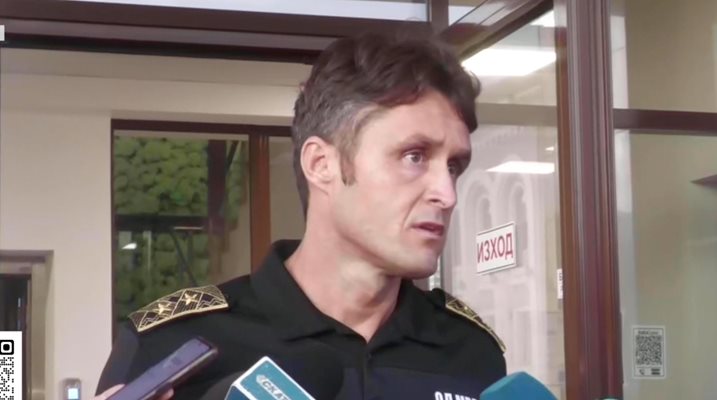 Директорът на МВР - Бургас Емил Павлов: Открити са два трупа на мъже, вълнението е завлякло и тяло на жена