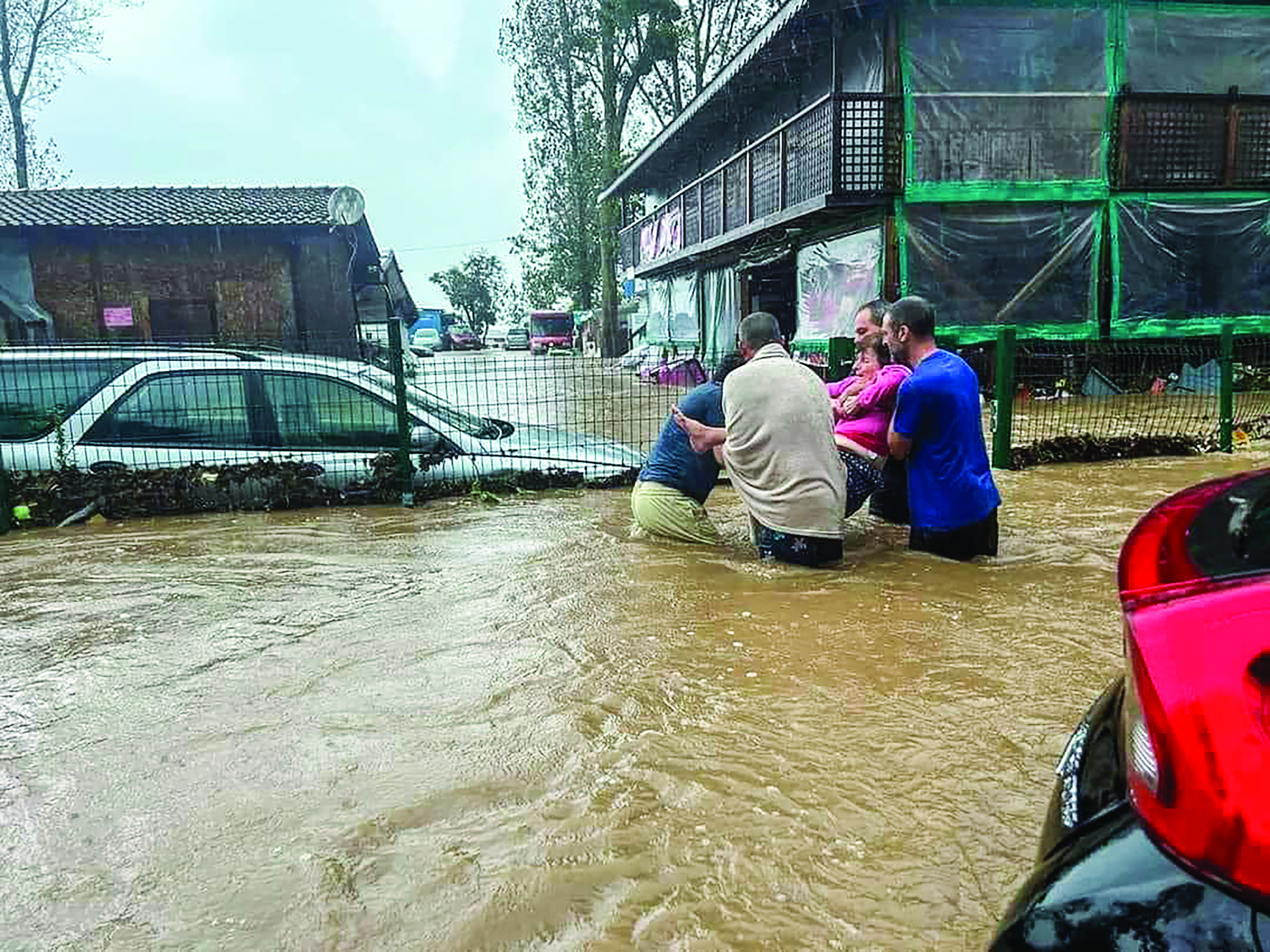 Три тела изплуваха след потопа в Царево (обзор)