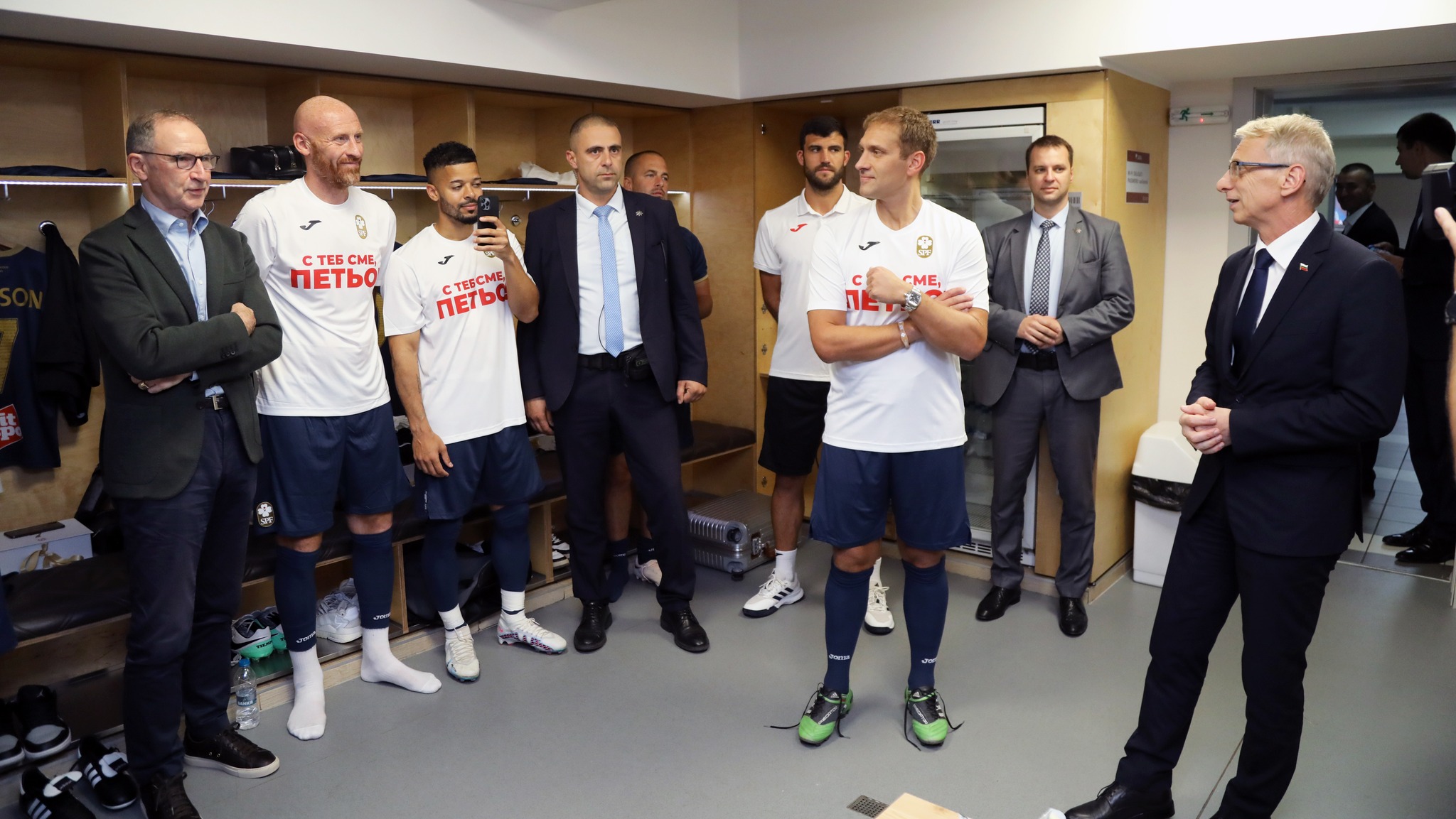 Николай Денков подкрепи благотворителния „Мач на надеждата“