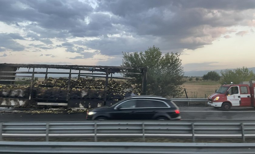 Ремарке на тир се запали на АМ "Тракия" в Пловдивско