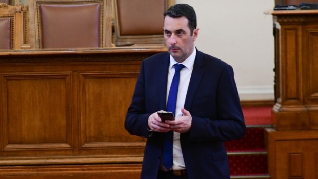 Гвоздейков: Над 2300 души не достигат в БДЖ и НКЖИ