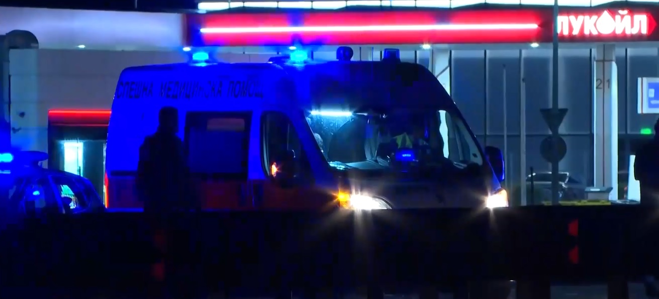 Три автомобила газиха легнал на пътя