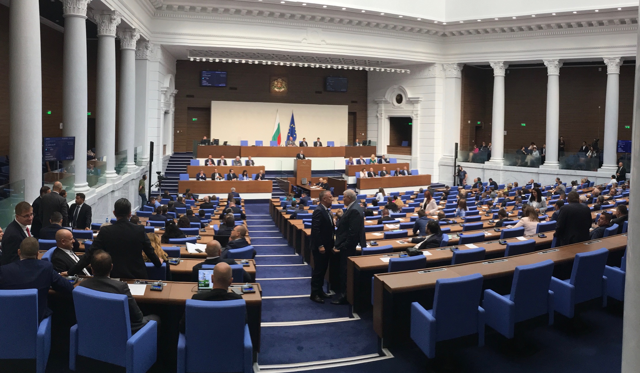 Три седмици ваканция за депутатите преди местните избори
