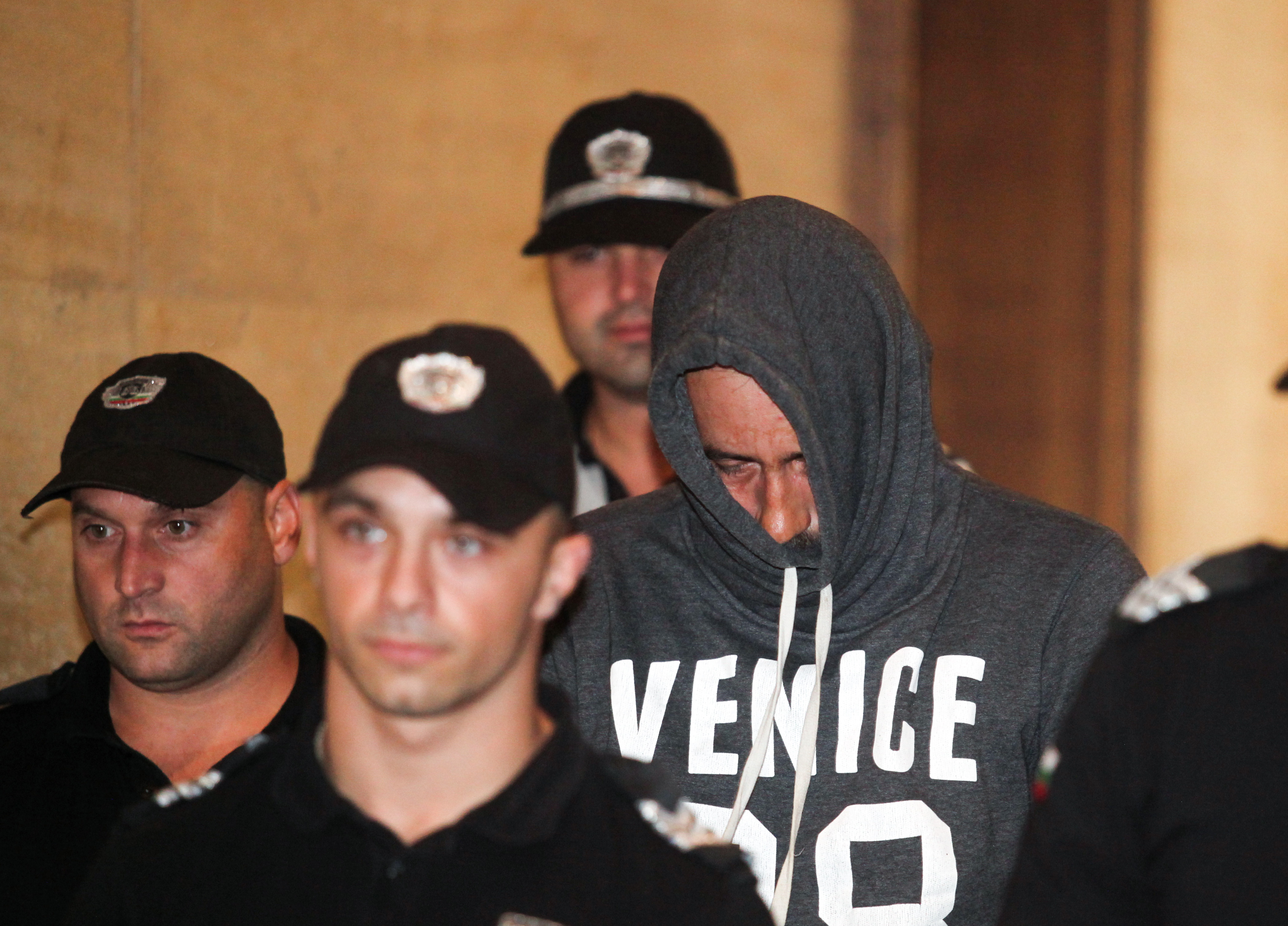 Шофьорът, убил Филип, остава за постоянно в ареста (обзор)