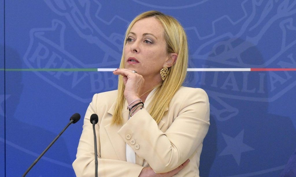 Мелони: Няма да позволя Италия да се превърне в бежанския лагер на Европа