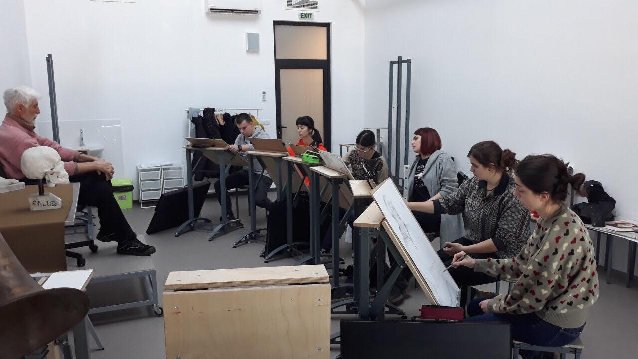 Набират модели за позиране на младите художници в Бургас