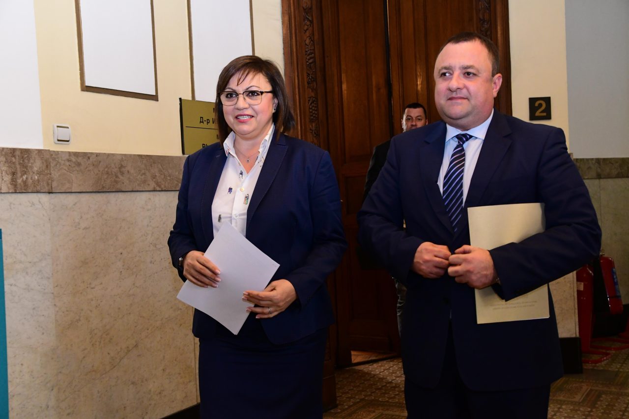 Социалисти свалят доверие от Корнелия Нинова (обзор)