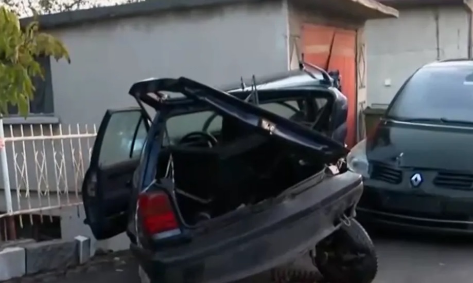 Жена помете няколко паркирани автомобила във Владая