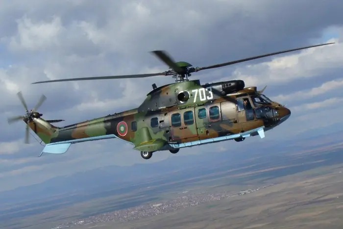 „Кугар“ на военните издирва изчезналия край Гърмен хеликоптер