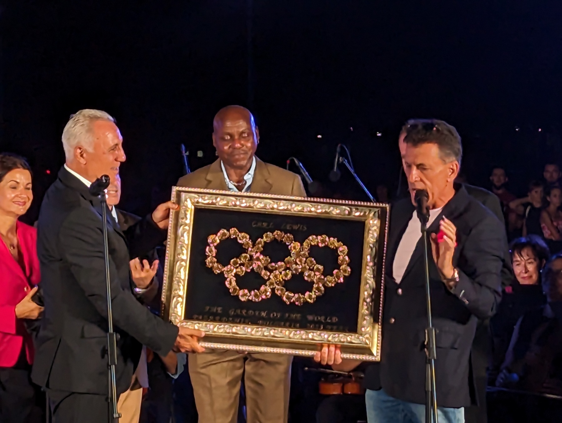 „Златна топка“ за Карл Люис от Стоичков