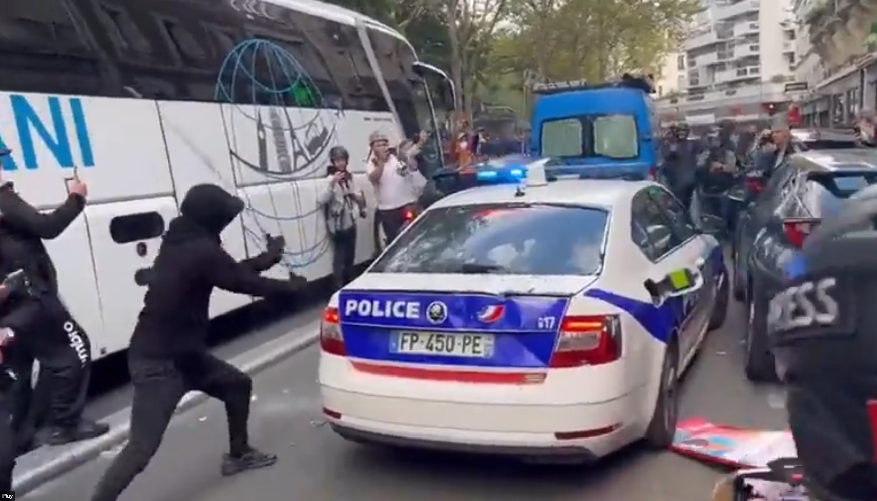Безредици в Париж на протест срещу полицейското насилие