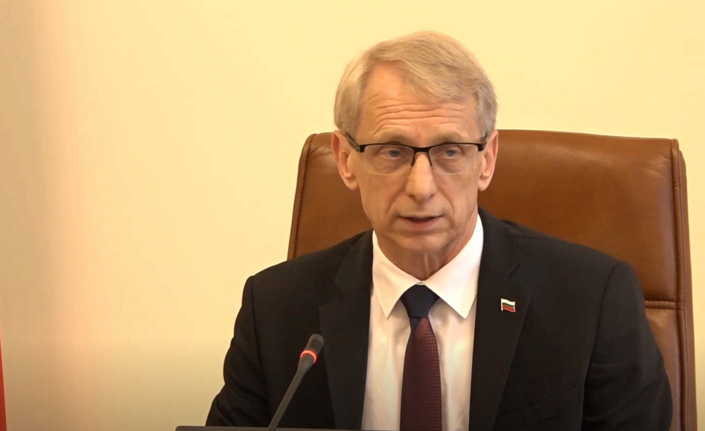 Денков: Държавата е готова да съдейства за възстановяване на богослуженията в Руската църква
