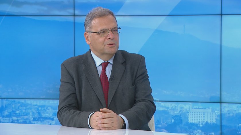 Юлиян Попов: Освен да пести, консумира и произвежда, сградата може и да съхранява енергия