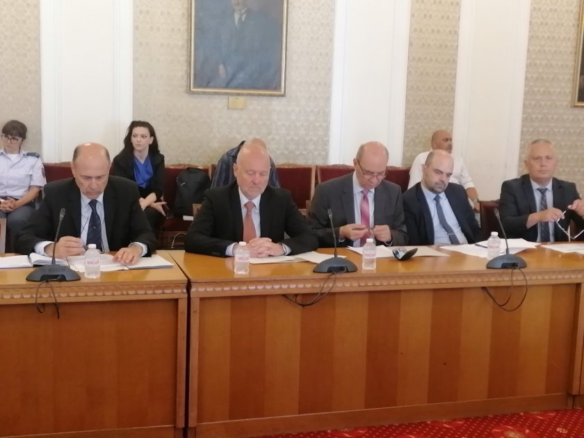 Комисията по отбрана подкрепи решението България да изпрати на Украйна неизправни ракети и боеприпаси