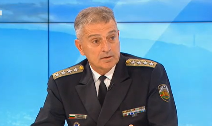 Адм. Емил Ефтимов: Нямаме намерение да даваме целия комплекс С-300 на Украйна
