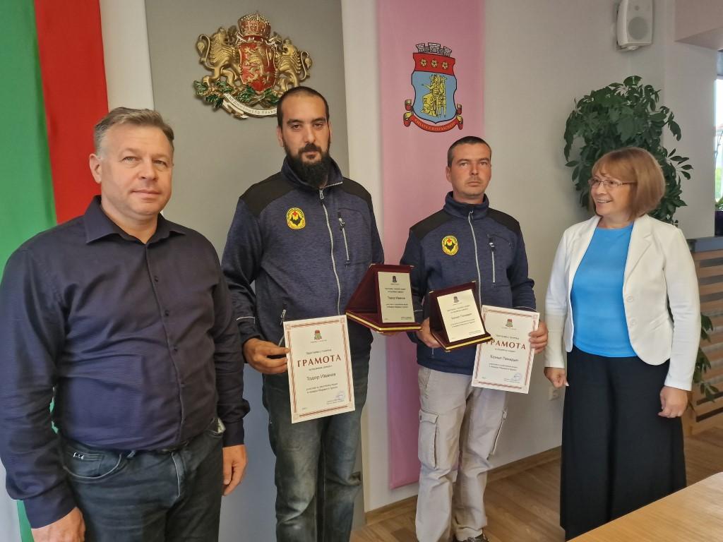 Отличия от Общината за двама спасители в Морджа