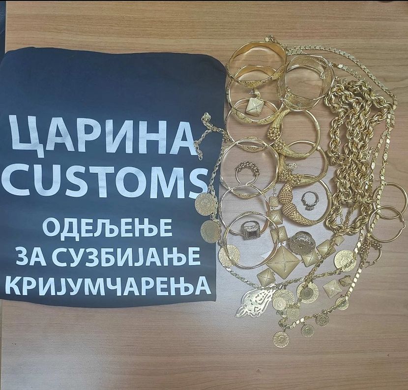 Пътували от България за Германия са задържани с 400 гр. злато в Сърбия