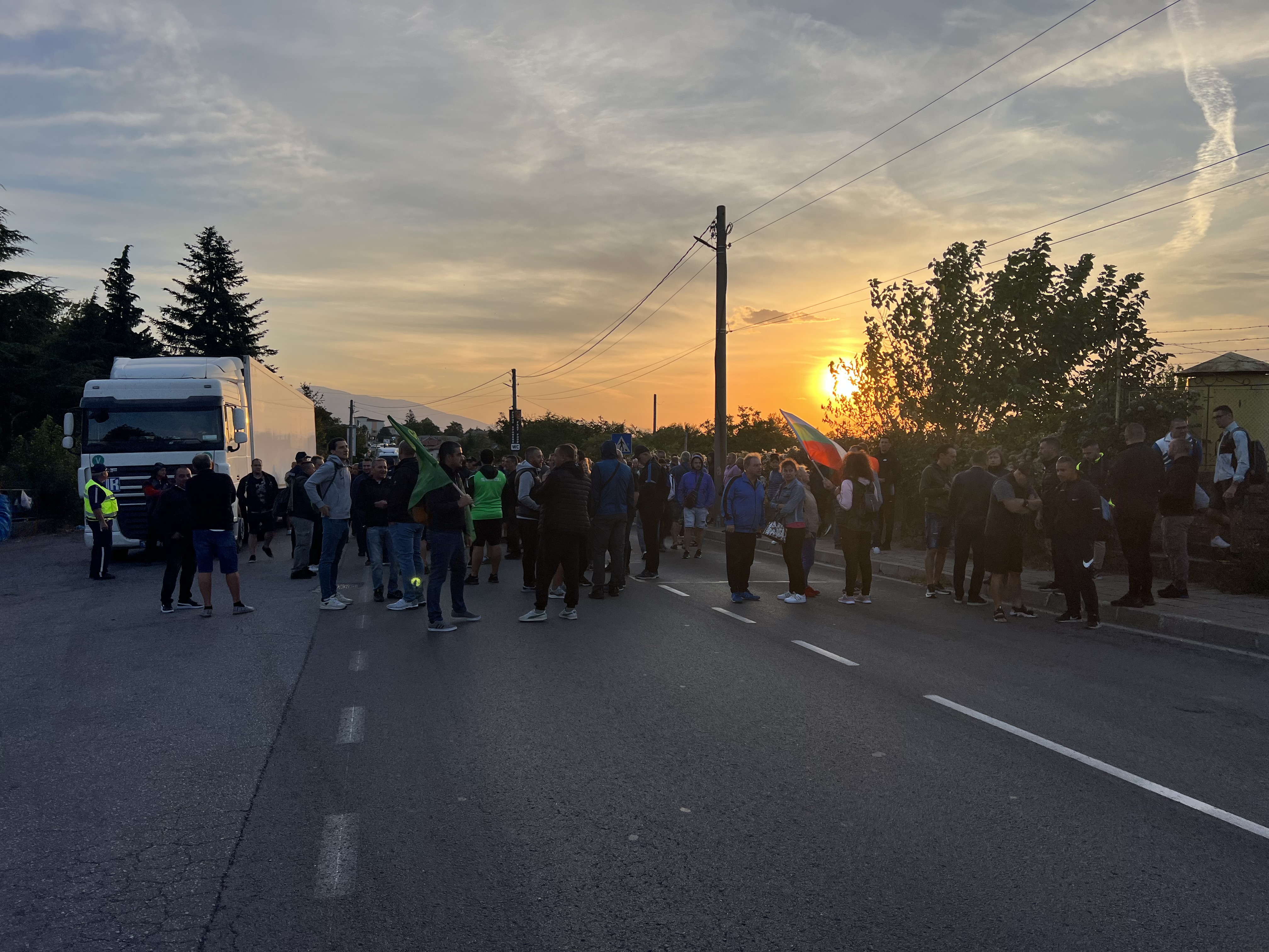 Протестиращите енергетици блокираха основни пътища в страната