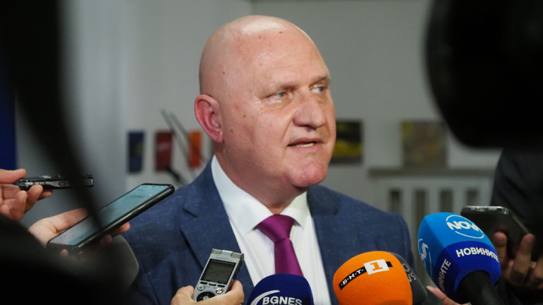 Цоков: Дигиталната раница няма да измести напълно хартиените учебници